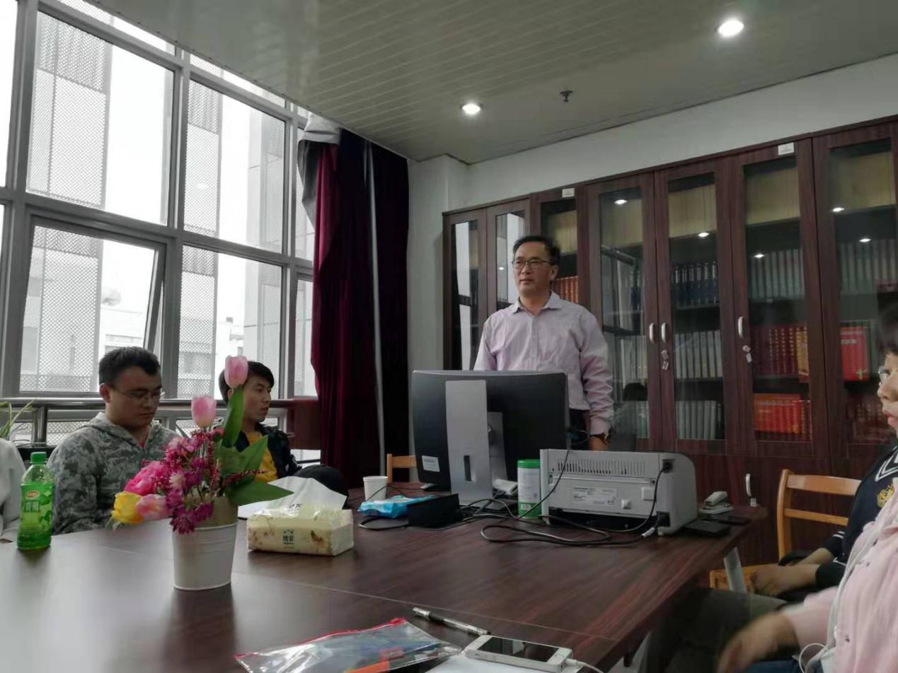 图为社团指导老师陈志强教授总结发言 图为社团指导老师陈志强教授总结发言