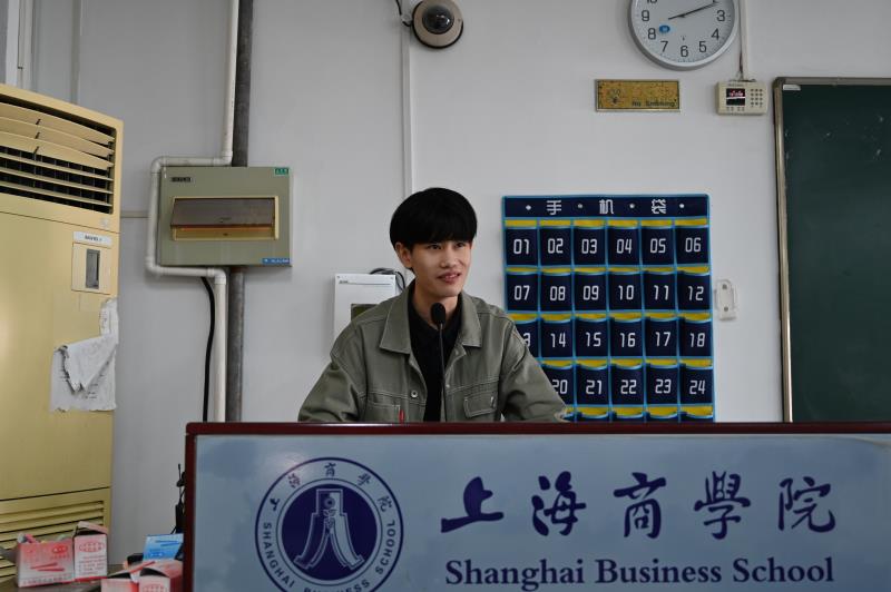 (图为陈慧双学长宣讲) (图为陈慧双学长宣讲)